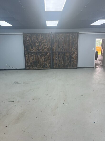 More Photos Of 14606 Sheraton St, Houston Warehouse For Lease