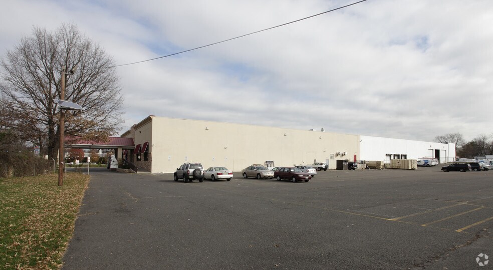 More Photos Of 560 Stelton Rd, Piscataway Warehouse For Lease