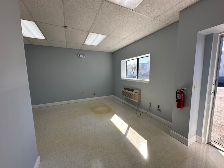 More Photos Of 2164 Platinum Rd, Apopka Light Distribution For Lease