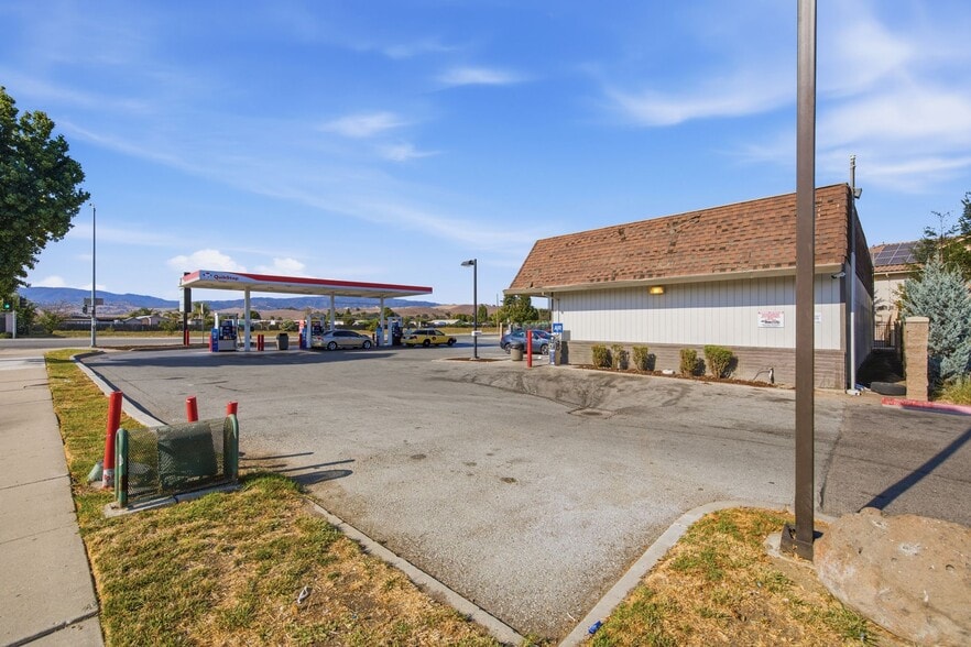 More Photos Of 1300 San Juan Rd, Hollister Service Station For Sale