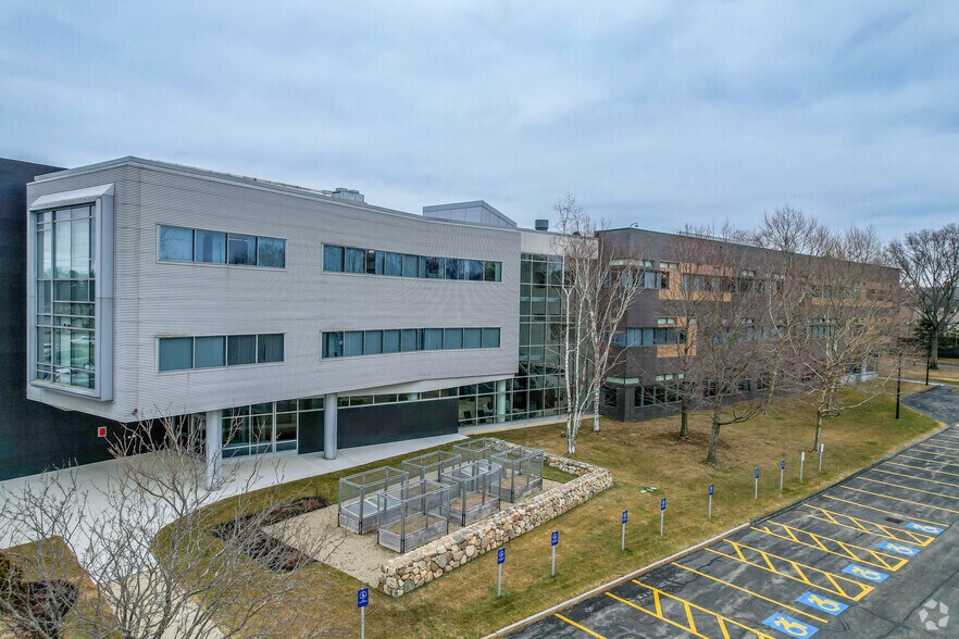 More Photos Of 610 Lincoln St, Waltham Office For Lease