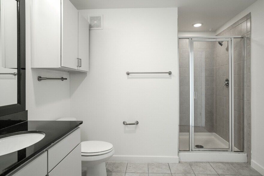More Photos Of 127 E Riverside Dr, Austin Apartments For Lease