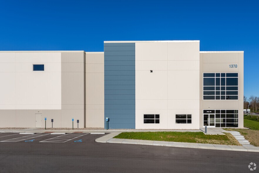 More Photos Of 1370 Aviation Blvd, Hebron Distribution For Lease