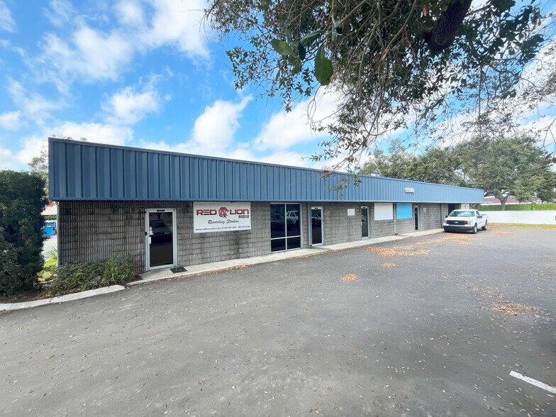 Primary Photo Of 5500 Commerce Dr, Orlando Warehouse For Lease