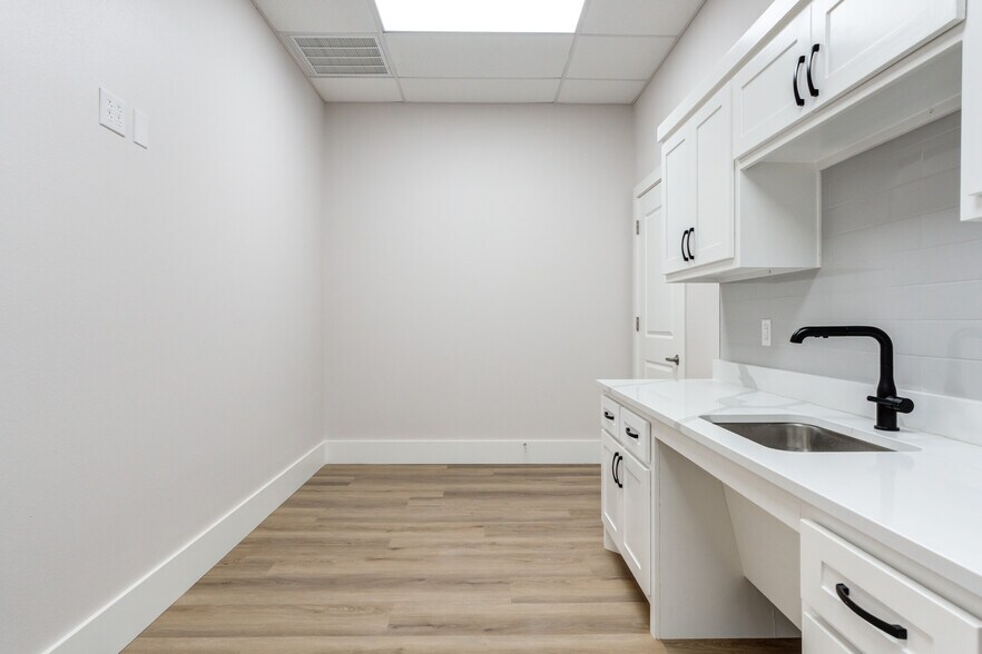 More Photos Of 3216 116th st, Lubbock Warehouse For Sale