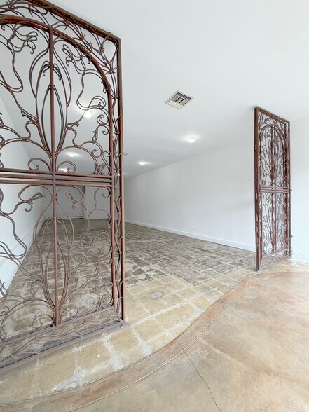 More Photos Of 926-928 N La Cienega Blvd, West Hollywood Storefront Retail Office For Lease
