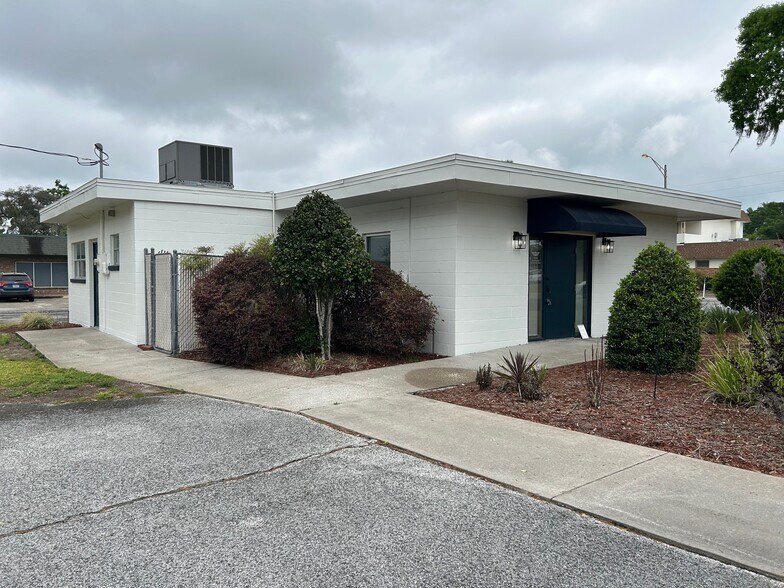 More Photos Of 798 SW Main Blvd, Lake City Office For Sale