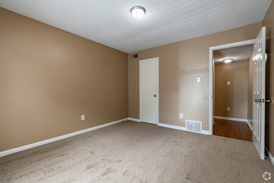 More Photos Of 3610 Spottswood, Memphis Apartments For Sale