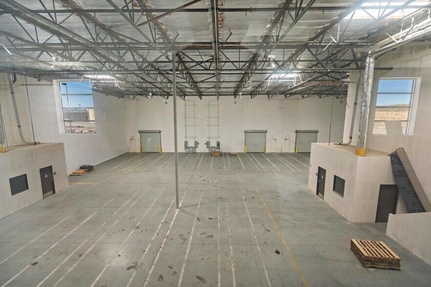 More Photos Of 2989 Lenwood Rd, Barstow Warehouse For Lease