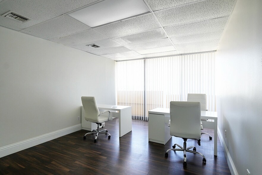 More Photos Of 2826 E Oakland Park Blvd, Fort Lauderdale Office For Sale