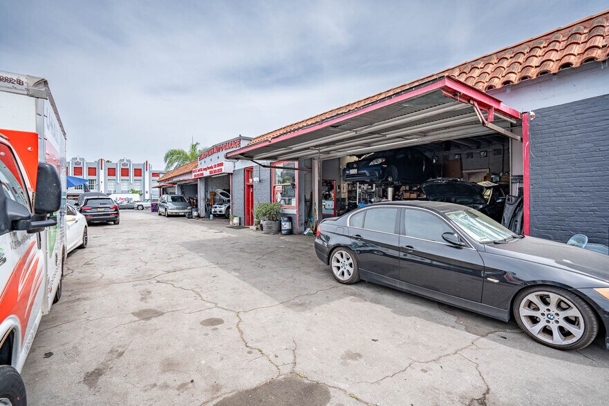 More Photos Of 820 E 3rd St, Long Beach Auto Repair For Lease