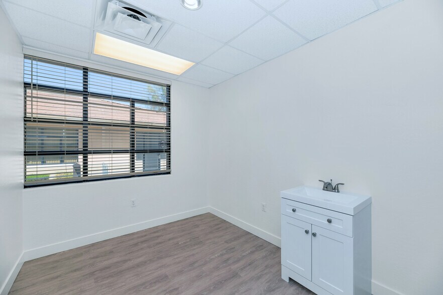 More Photos Of 130 S 63rd St, Mesa Medical For Lease