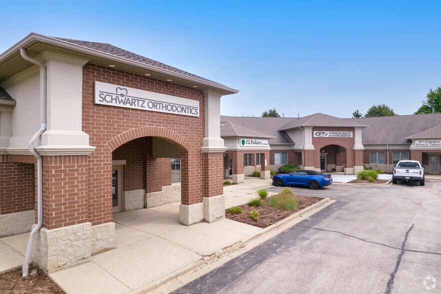 Primary Photo Of 1437-1457 Merchant Dr, Algonquin Medical For Sale