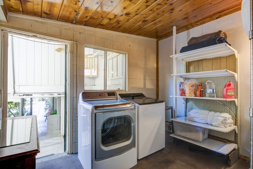 More Photos Of 13383 Sierra Way, Kernville Hotel For Sale