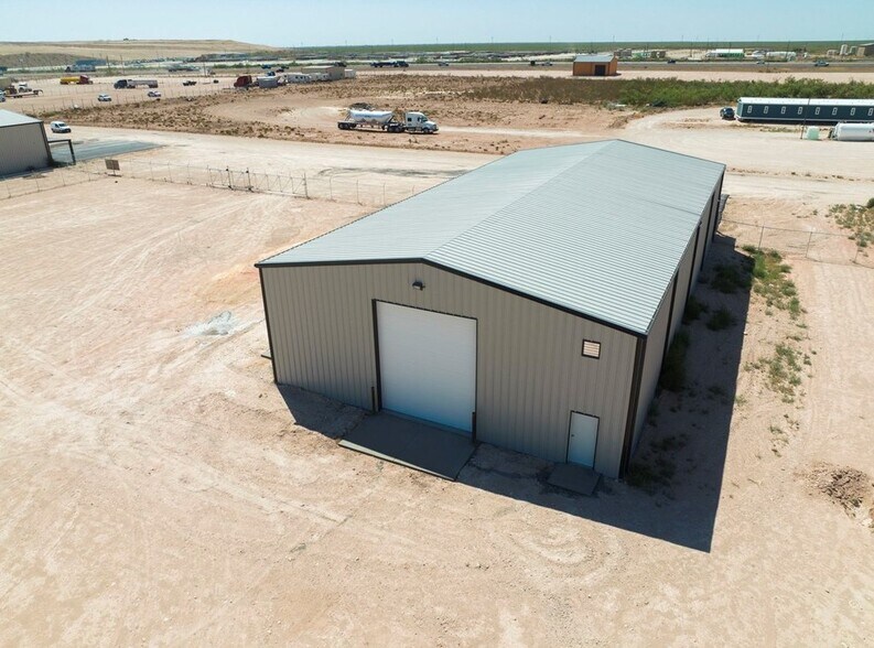 More Photos Of 14050 W Silver Fox Trl, Odessa Warehouse For Lease