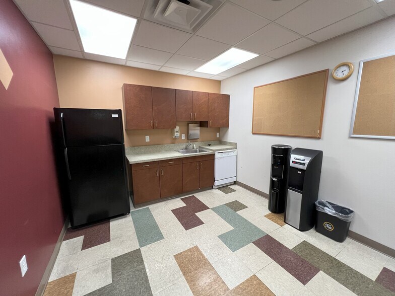 More Photos Of 3800-3840 Grant Ave, Loveland Medical For Lease
