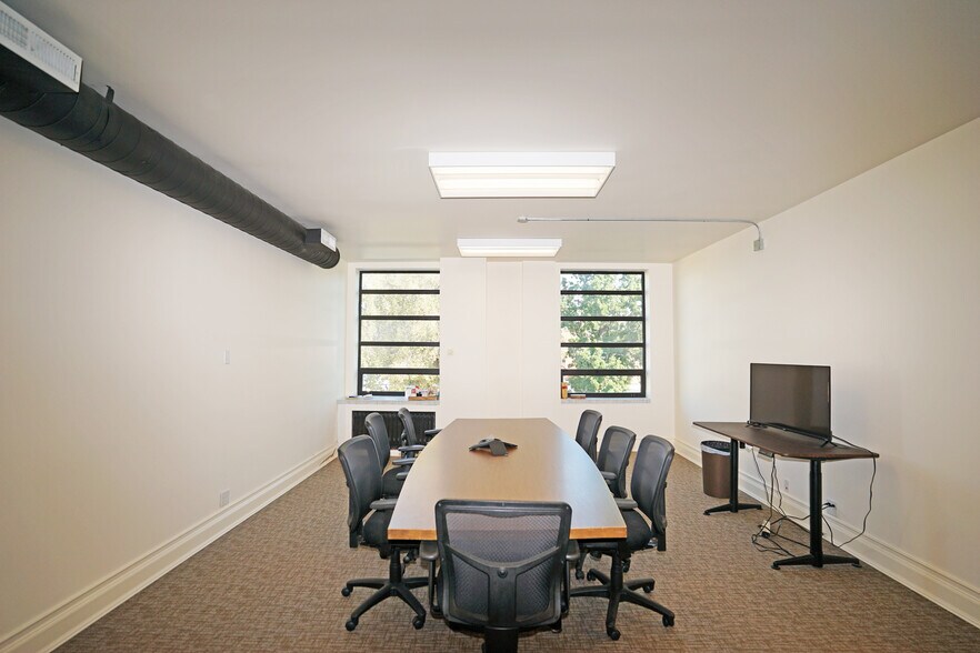 More Photos Of 30-34 N 3rd St, Yakima Office For Lease