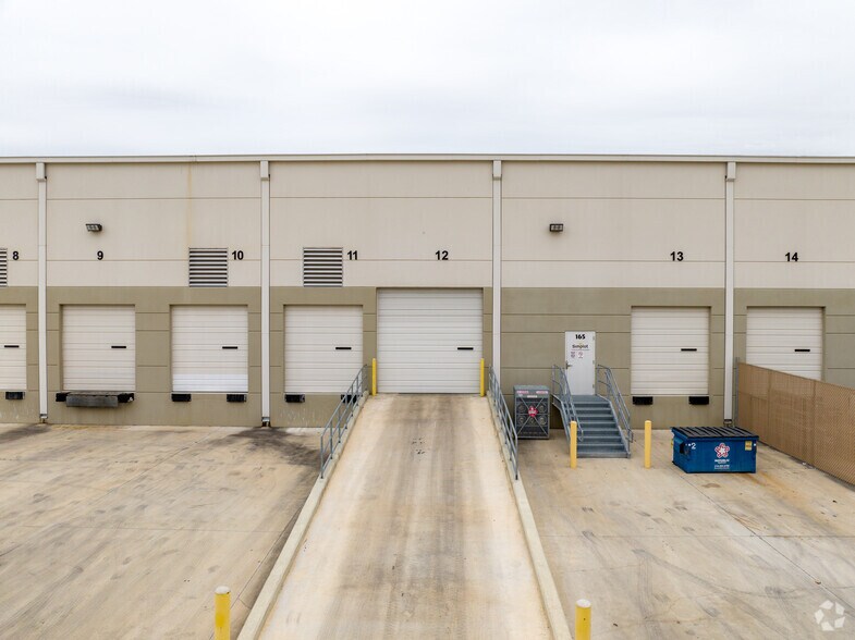 More Photos Of 17750 Lookout Rd, Schertz Unknown For Lease