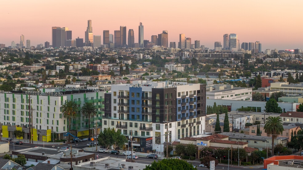 More Photos Of 4750 Santa Monica Blvd, Los Angeles Apartments For Lease