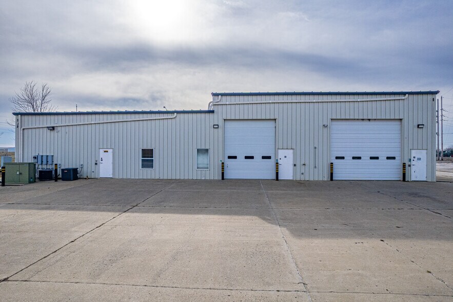 More Photos Of 1715 W Commerce Dr, Marshall Service For Sale