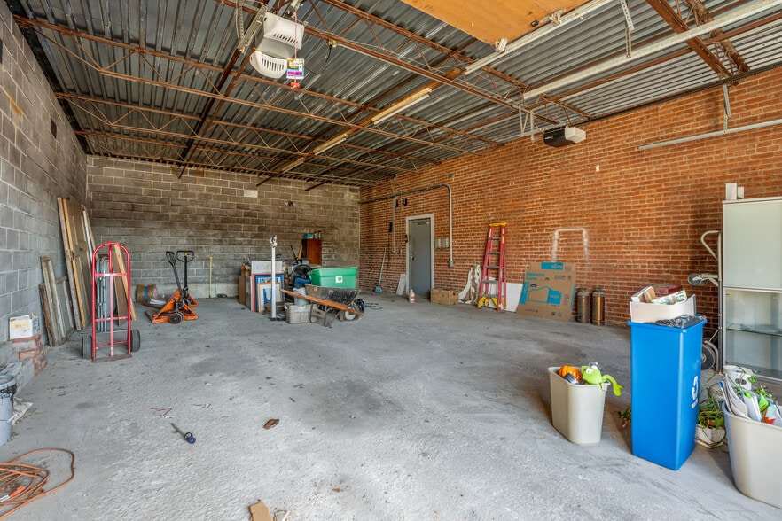 More Photos Of 2510 E 85th St, Kansas City Flex For Sale