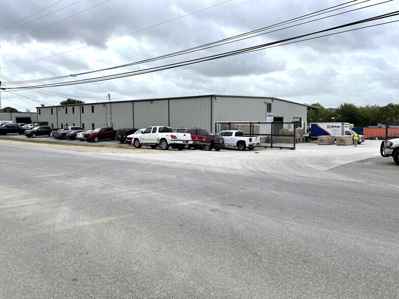 More Photos Of 19940 I-37, Elmendorf Warehouse For Lease