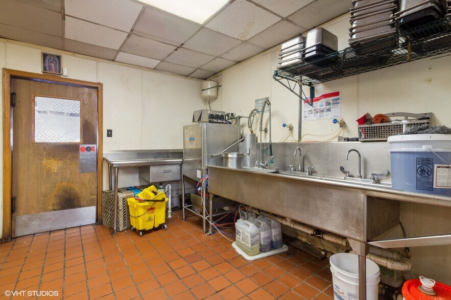 More Photos Of 309 E Walnut St, Oglesby Restaurant For Sale