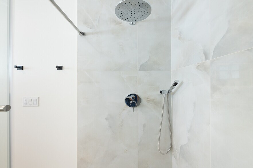 More Photos Of 8004 Shirley Ave, Reseda Multifamily For Sale