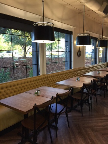 More Photos Of 390 N Sunrise Ave, Roseville Restaurant For Sale