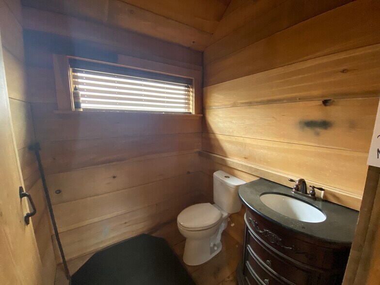 More Photos Of 472 W Main St, Tilton Warehouse For Sale