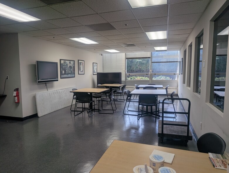 More Photos Of 1 Pond Rd, Rockleigh Warehouse For Lease