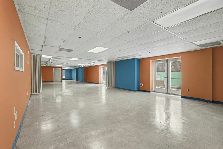 More Photos Of 1445 Cleveland Ave, East Point Showroom For Sale