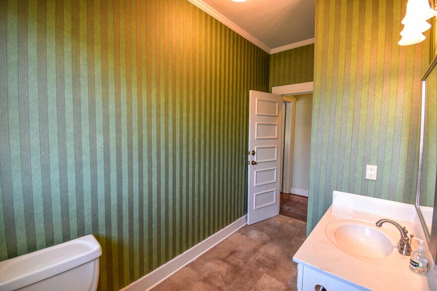 More Photos Of 2606 8th St, Tuscaloosa Office For Sale