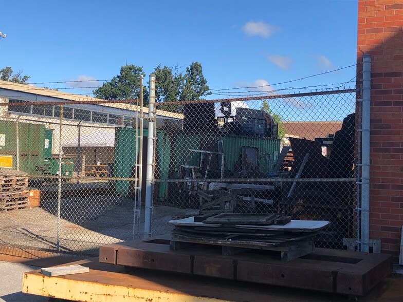 More Photos Of 160 Norfinch Dr, Toronto Manufacturing For Lease