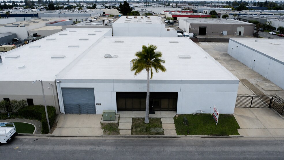 Primary Photo Of 15672 Chemical Ln, Huntington Beach Distribution For Sale