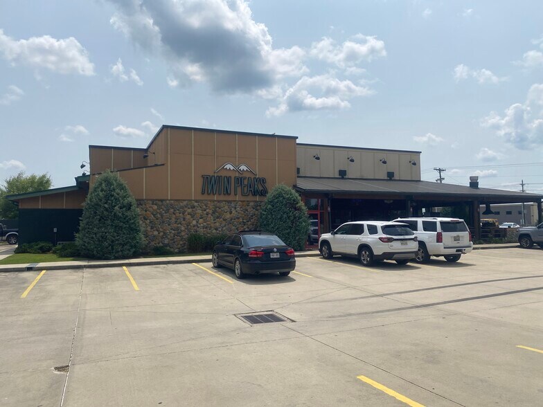 More Photos Of 5801 Johnston St, Lafayette General Retail For Sale