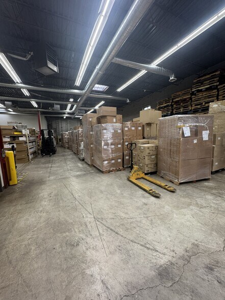 More Photos Of 1480 Howard St, Elk Grove Village Warehouse For Lease