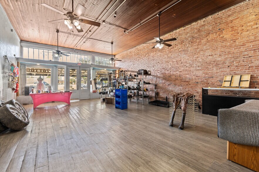 More Photos Of 116 S Second St, Venus Storefront Retail Office For Sale