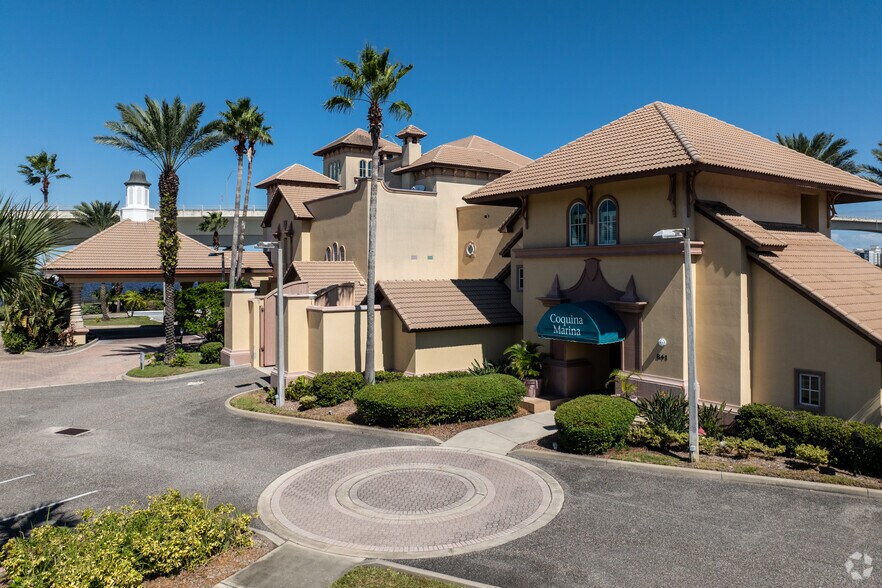 Primary Photo Of 861 Ballough Rd, Daytona Beach Restaurant For Lease