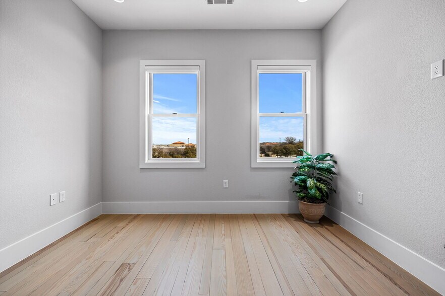 More Photos Of 161 Summit Ave, Southlake Office Residential For Lease