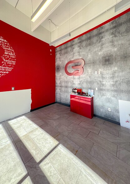 More Photos Of 120 W St John St, Spartanburg Freestanding For Lease