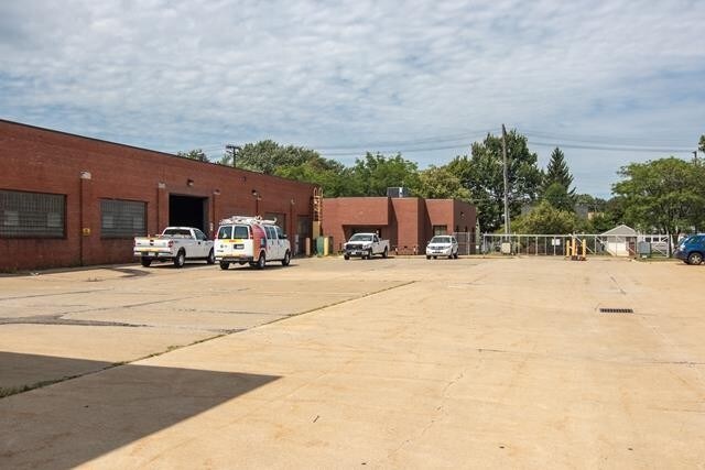 More Photos Of 15317 Chatfield Ave, Cleveland Warehouse For Lease