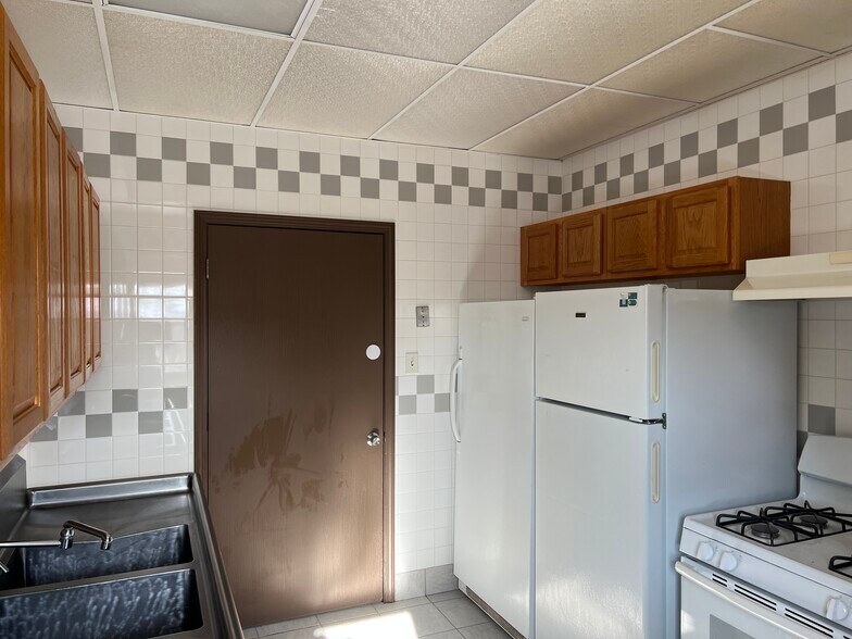 More Photos Of 870 Richard Rd, Dyer Freestanding For Lease