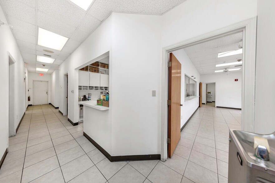 More Photos Of 655 N Indiana Ave, Englewood Medical For Sale
