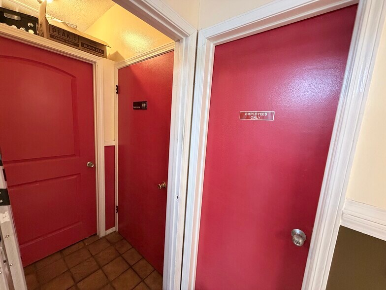 More Photos Of 8147 Navarre Pky, Navarre Flex For Sale