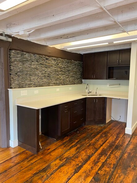 More Photos Of 3-7 Steeple St, Providence Office For Sale