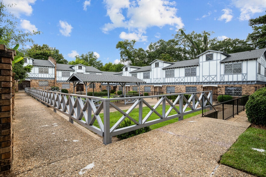 More Photos Of 901 W Pine St, Hattiesburg Apartments For Sale