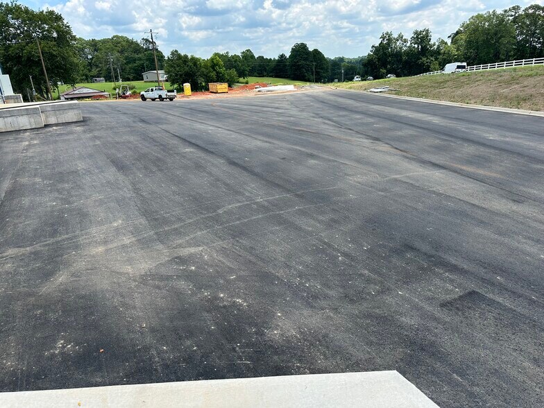 More Photos Of 130 Farrs Rd, Easley Manufacturing For Lease