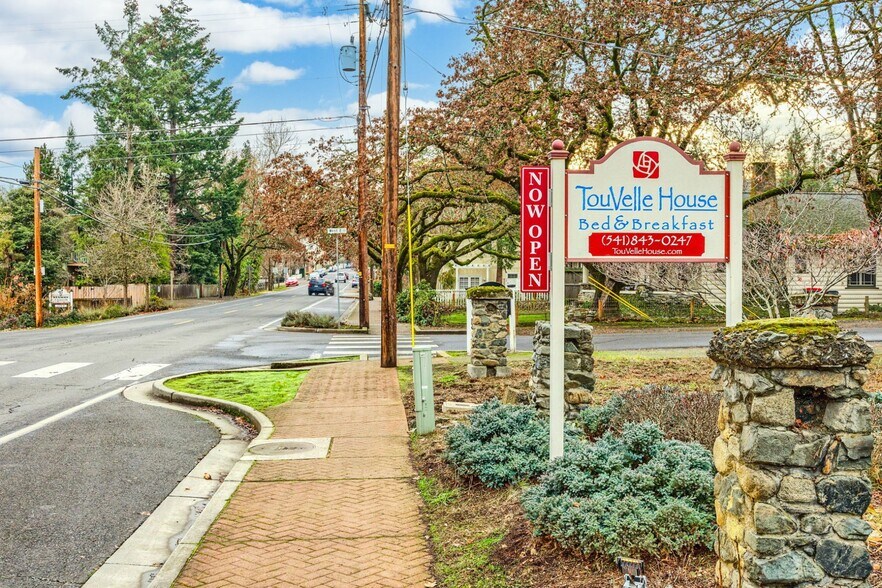More Photos Of 455 N Oregon St, Jacksonville Hospitality For Sale