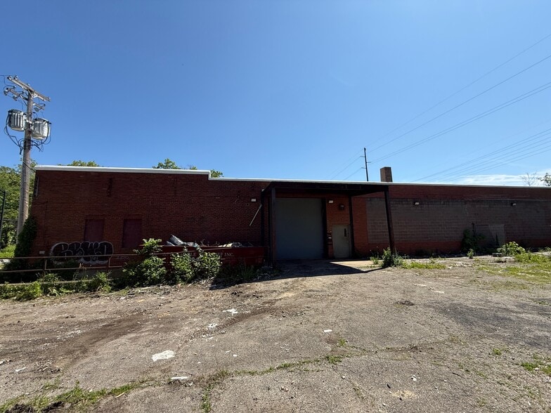 More Photos Of 1766 E 133rd St, East Cleveland Warehouse For Lease
